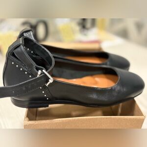 Size 6M Lucky Brand, 

Black Ankle Strap Women's flats shoe  

NEW IN BOX